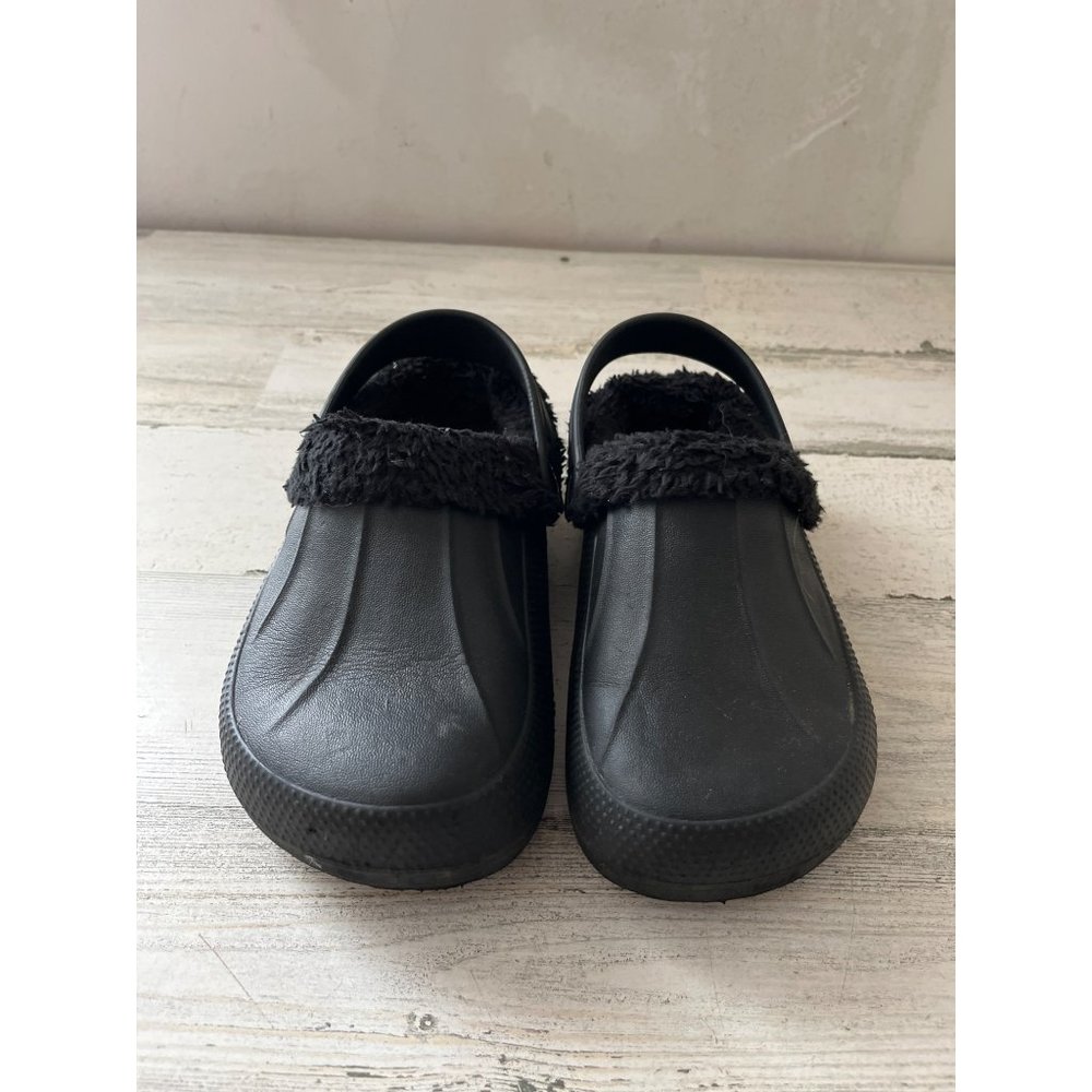 Black faux fur lined croc like black unisex child’s shoe size M 13/1